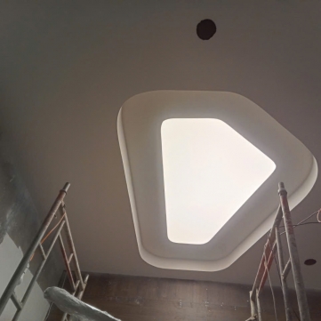 Mẫu Trần Trắng Xuyên Sáng Cho Ngân Hàng