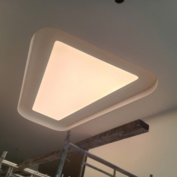 Mẫu Trần Trắng Xuyên Sáng Cho Ngân Hàng