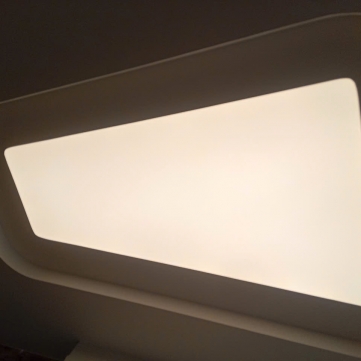 Mẫu Trần Trắng Xuyên Sáng Cho Ngân Hàng