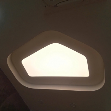 Mẫu Trần Trắng Xuyên Sáng Cho Ngân Hàng