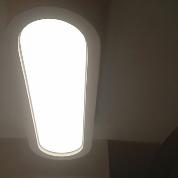 Mẫu Trần Trắng Xuyên Sáng Showroom Áo Cưới