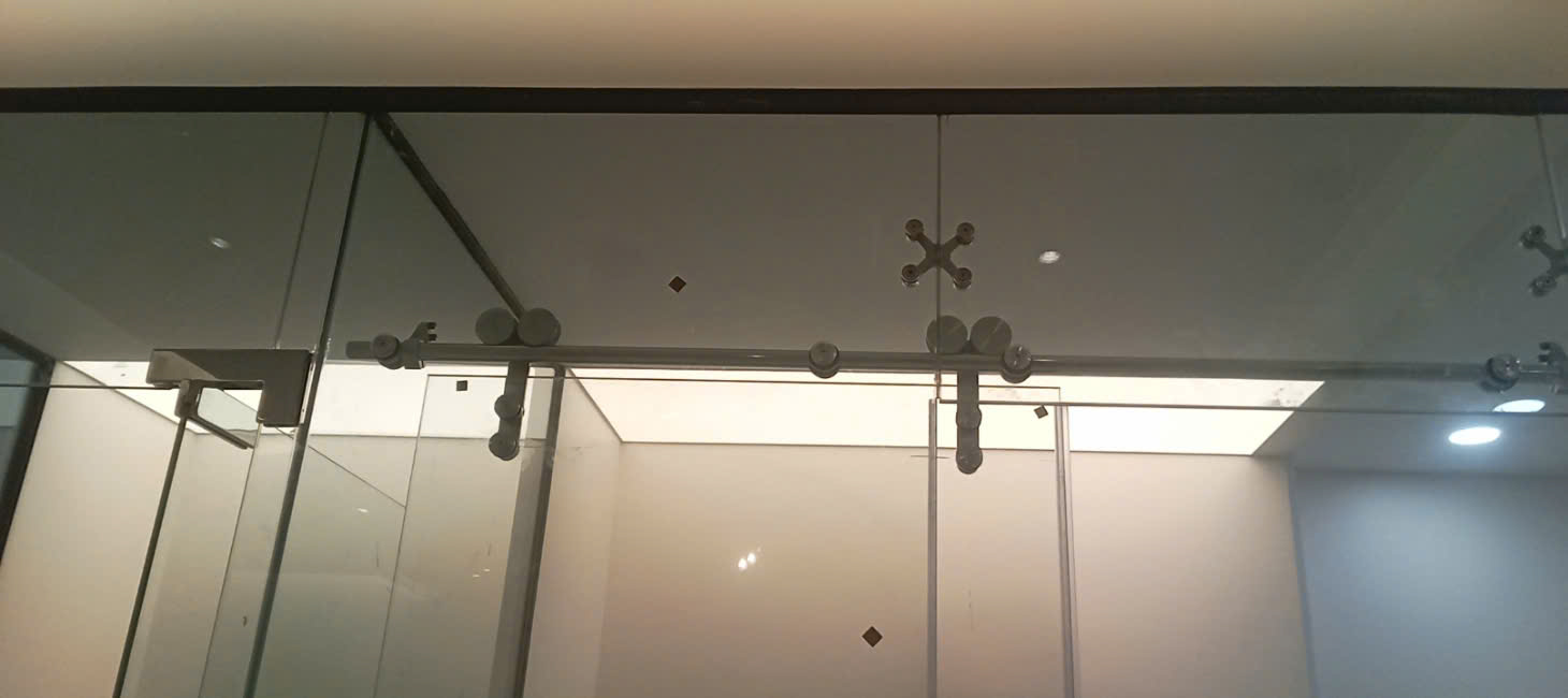 Mẫu Trần Trắng Xuyên Sáng Phòng Mạch