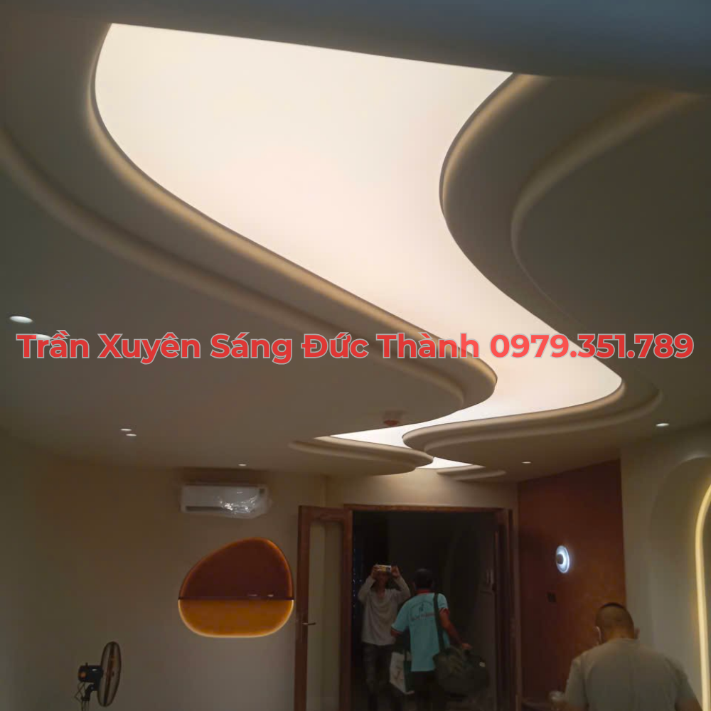 Trần xuyên sáng văn phòng
