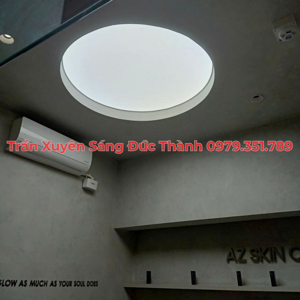 Giới thiệu về trần xuyên sáng và vai trò trong thiết kế shop thời trang