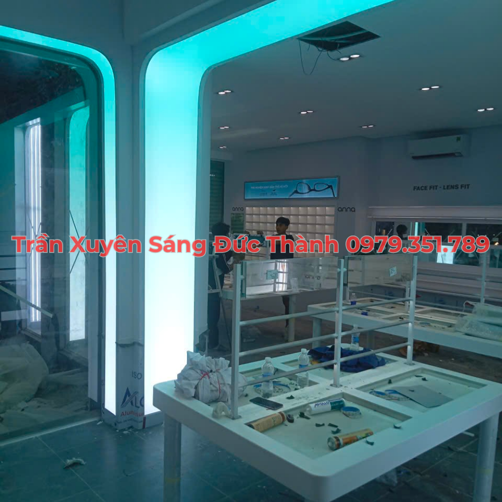 Lợi Ích Của Trần Xuyên Sáng Trong Cửa Hàng Mắt Kính