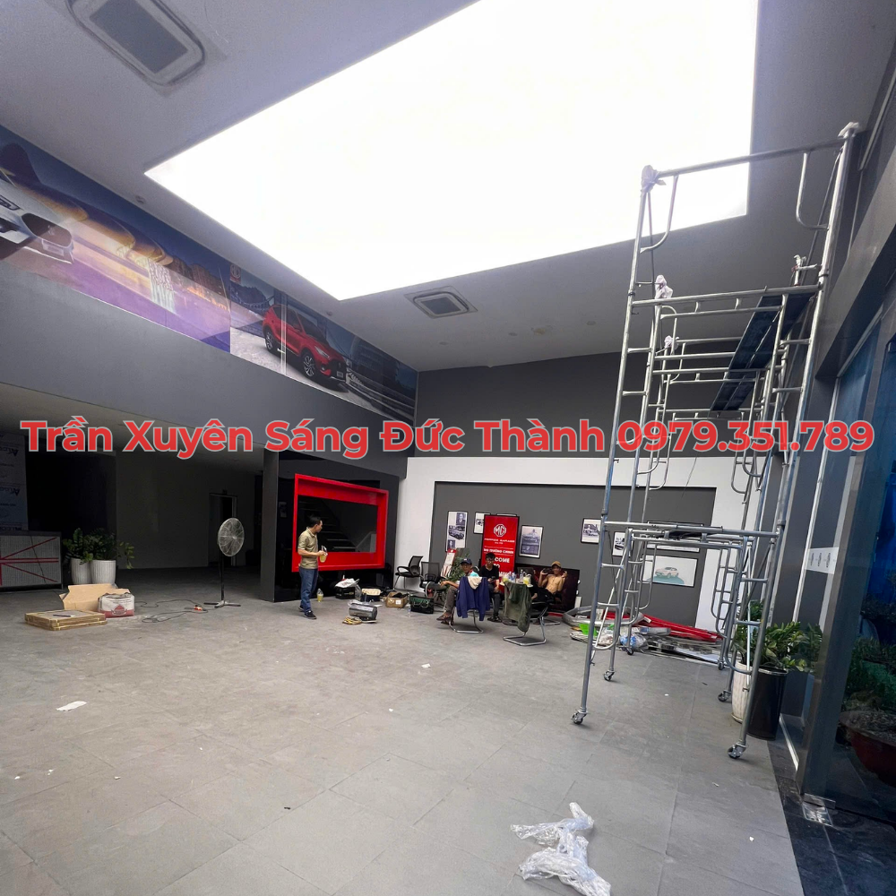 Lợi ích của trần xuyên sáng trong văn phòng và không gian làm việc
