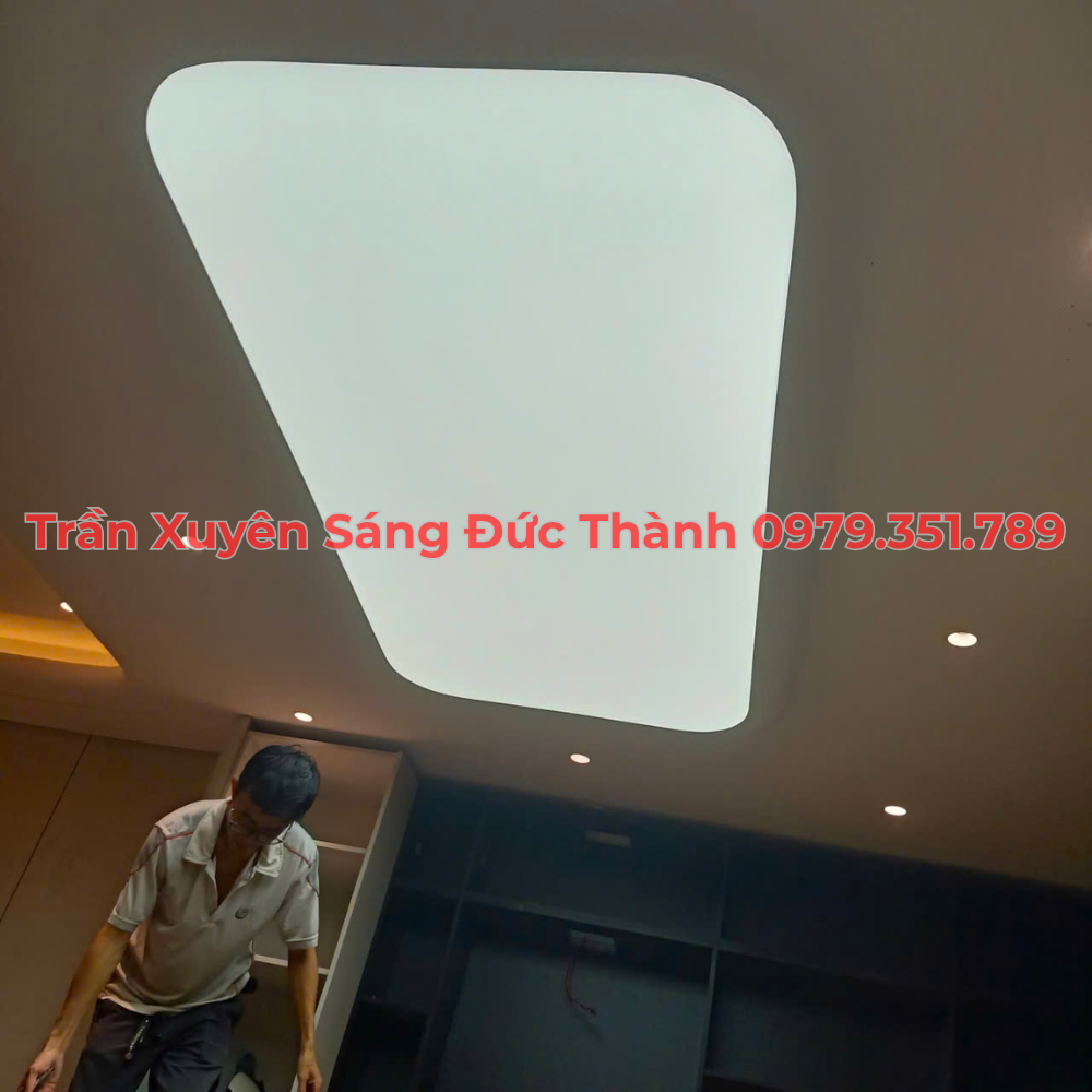 Lợi Ích Khi Sử Dụng Trần Xuyên Sáng Trong Studio