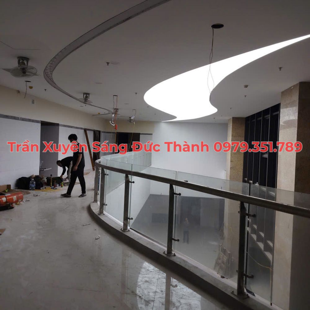 Ứng dụng của trần xuyên sáng trong kiến trúc và nội thất